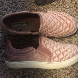 Steve Madden slip ons